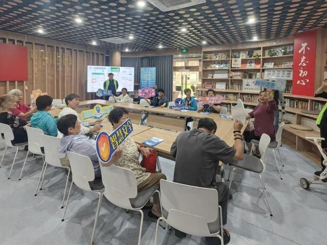 AI向善·数智相伴，临汾路街道“银龄数字课堂”助力老年朋友玩转数字生活