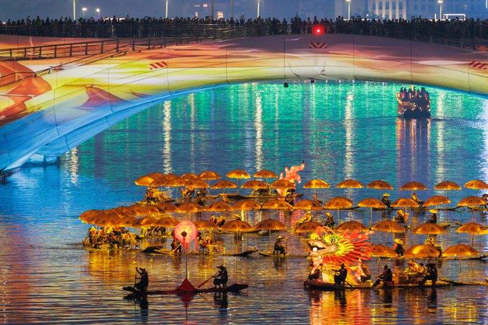 6月19日，2026年北京大运河龙舟嘉年华在通州大运河畔拉开帷幕。新京报记者 王子诚 摄