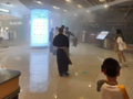 杭州湖滨银泰B1层突然烟雾弥漫，商场：全程无明火，后厨工作人员使用烤箱时临时离岗，致食材烤焦，门店目前已恢复正常营业