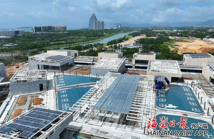 6月19日，俯瞰位于三亚市海棠湾的三亚国际免税城三期项目施工现场。 王程龙 摄
