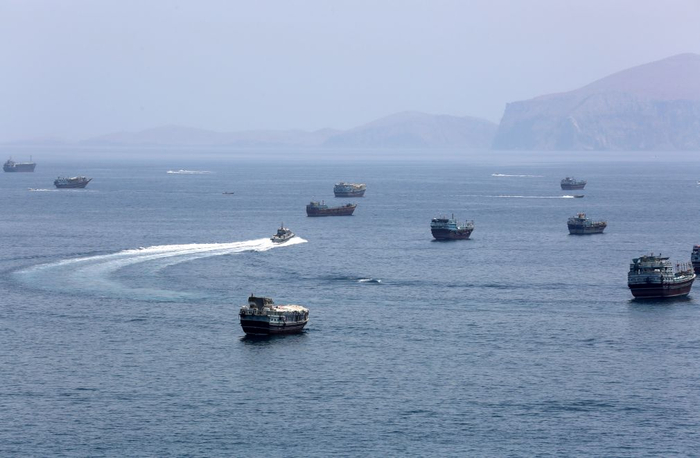 这是6月20日在阿曼北部小镇海塞卜拍摄的霍尔木兹海峡南侧现状。新华社记者温新年摄