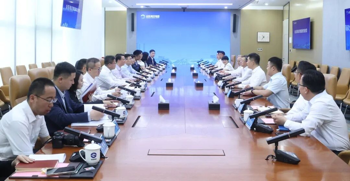 △与山东海洋集团相关负责人会谈