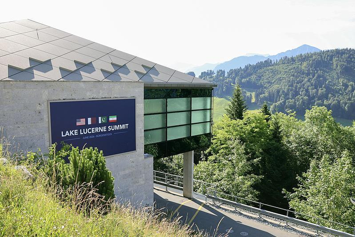 　△美国和伊朗代表团在瑞士比尔根山的谈判场地设施