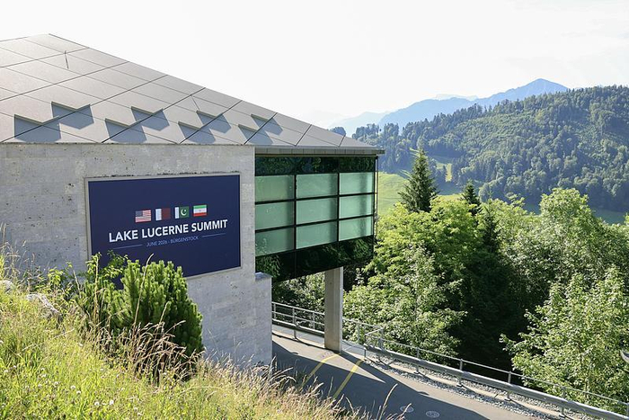 △美国和伊朗代表团在瑞士比尔根山的谈判场地设施