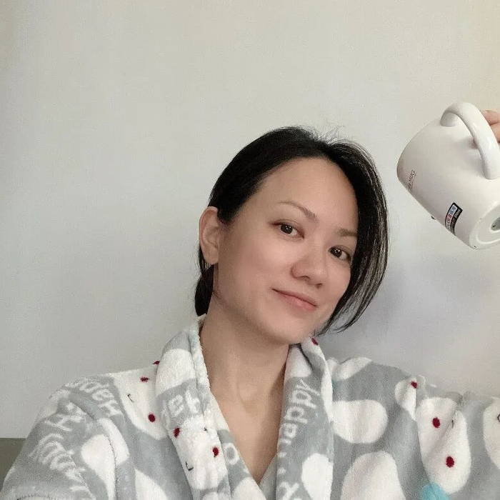 简慕华婚后移居加拿大，她表示回港受访紧张到失眠。