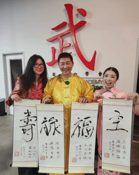 符钰晶移居美国生活，一家三口幸福满泻。