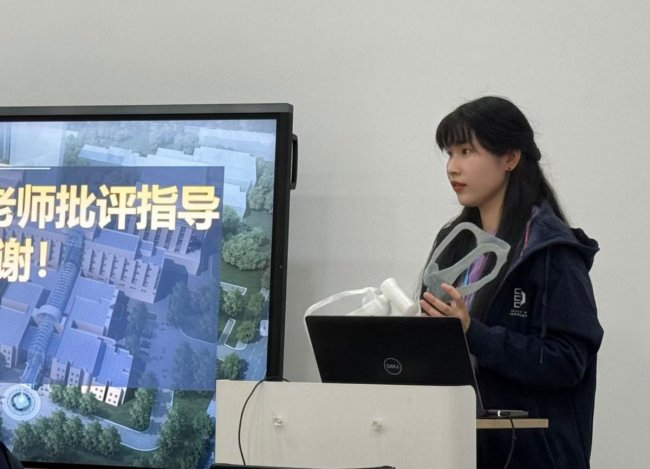 图1:樊盼玉在2023年“闪铸杯”3D打印创新创业大赛汇报项目成果