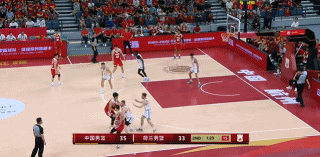 攻击性这么强！高诗岩借掩护坚决突破 强硬抛投弹进2+1！