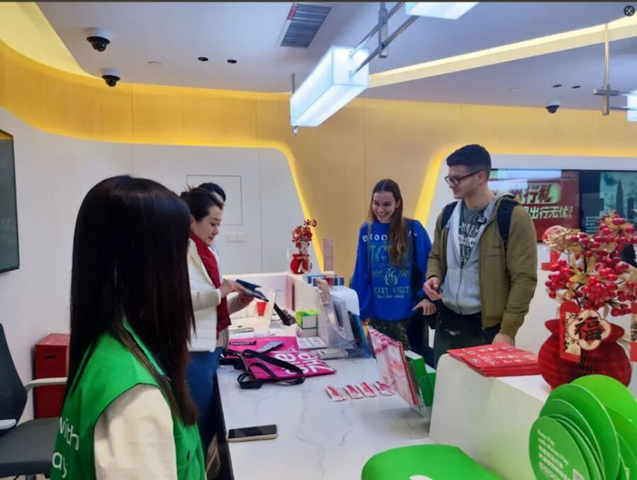 机场口岸外籍人员一站式综合服务中心（图源：深圳发布）