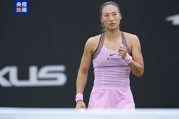 △2026WTA250诺丁汉站女单第1轮：郑钦文2-1萨卡里