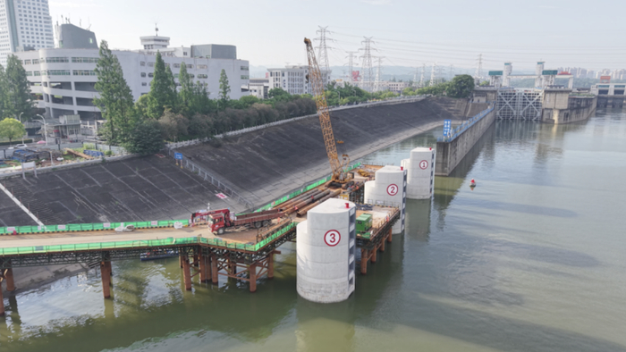 ▲ A5区靠船墩施工现场  本文摄影：陈臣