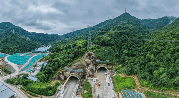 甬台温改扩建宁波南段相见岭隧道洞口（浙江交通集团供图）