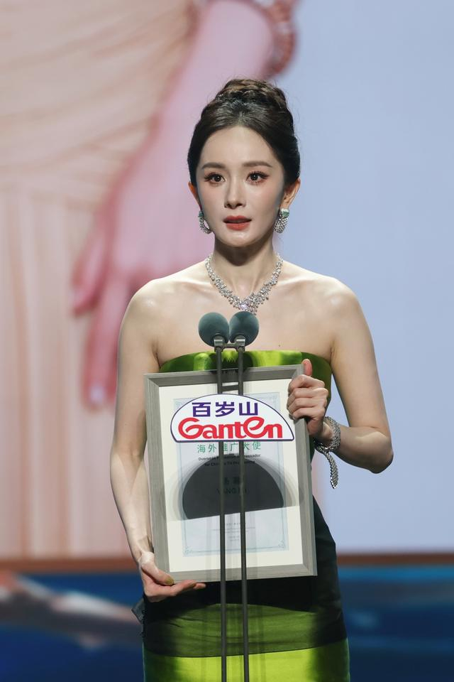 演员杨幂 赖鑫琳 摄