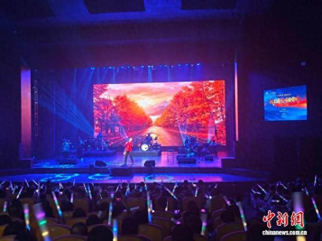 《我把新疆唱给你听》公益巡演现场。阿琳娜 摄