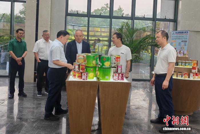 2026年以来，漳州市人才联合会开展多场“会长企业行”活动，图为走进食品企业调研。漳州市人才联合会供图