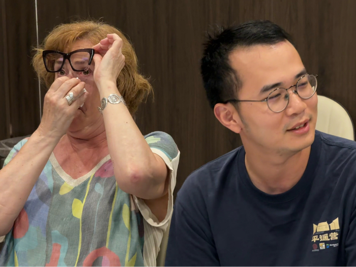 ▲西班牙志愿者Pilar的情绪感染了全场