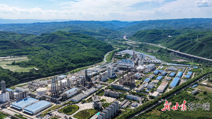 华亭煤业集团华亭智能煤炭洗选公司全景。文中图片均由新甘肃·甘肃日报记者 郁婕摄