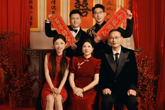 邓女士的全家福。受访者供图