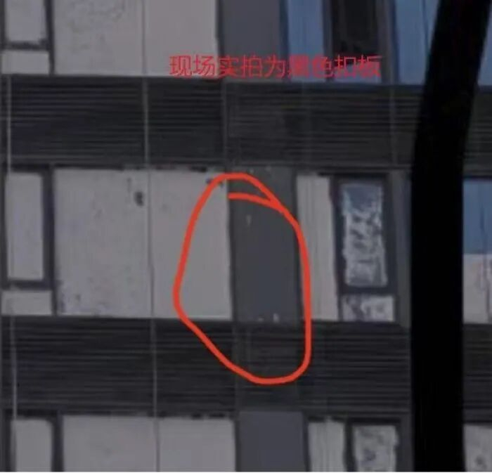 玻璃减配成铝板。购房业主供图
