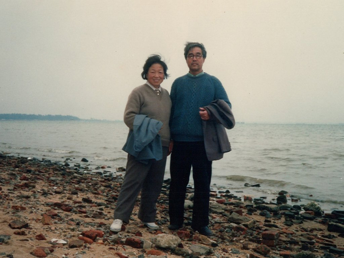 杜英荣和陆苏英旅途中合影。