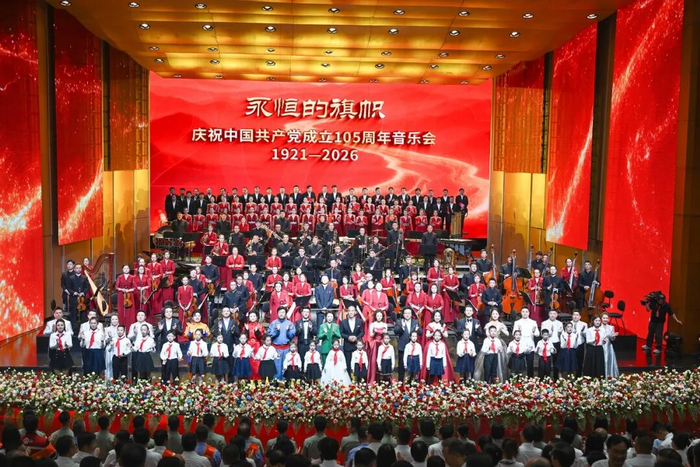 　　6月29日，自治区庆祝中国共产党成立105周年音乐会《永恒的旗帜》在呼和浩特举行。记者 韩卿立 摄