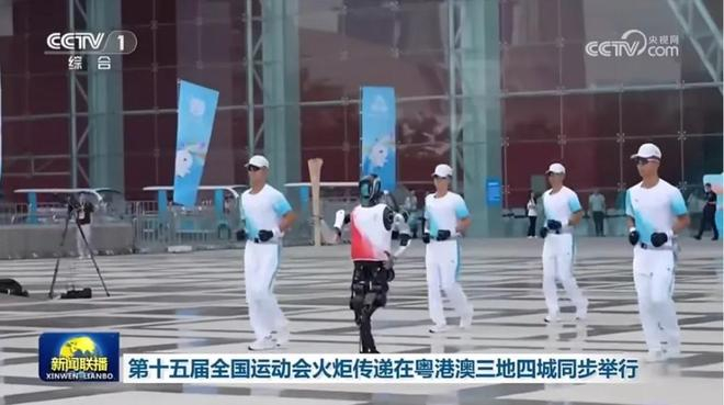 ▲乐聚夸父机器人担任火炬手