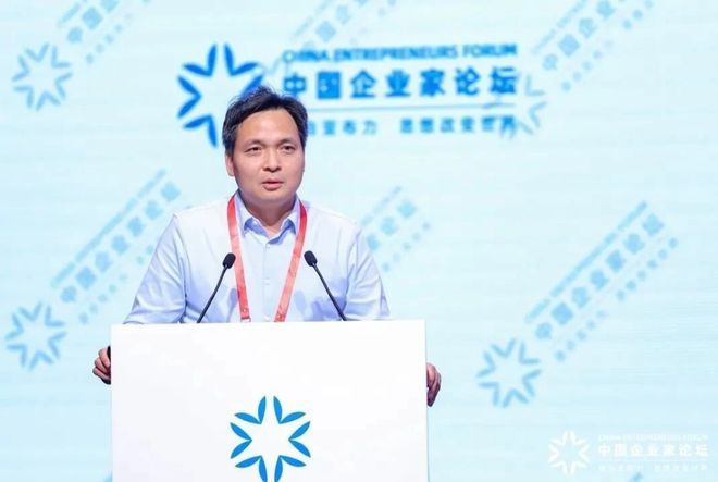图3：昆仑芯CEO欧阳剑出席中国企业家论坛。来源：昆仑芯科技公众号