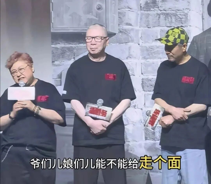▲据此前报道，韩红为冯小刚新片《抓特务》宣传时，喊话北京观众“走个面”支持票房，被质疑道德绑架，引发争议。