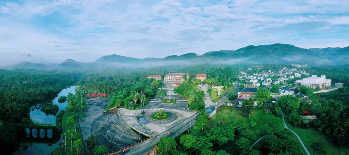 俯瞰母瑞山革命根据地纪念园。