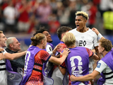 挪威2-1淘汰科特迪瓦，哈兰德踢进制胜球：赛后再次上演“维京划船”名场面，下轮将迎战巴西