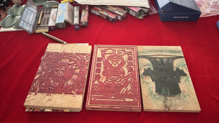 6月25日，娄烦县官庄村木版年画传承人冯效清工作室一角。