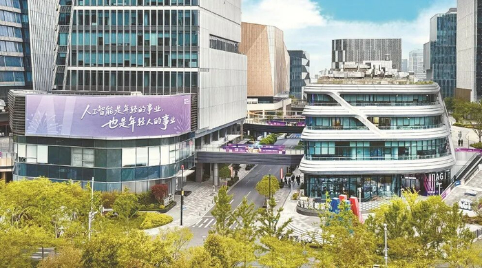 △ “模速空间”规模能级跃升，核心区累计推出超5万平方米载体，入驻企业年营收同比增长超1200%。