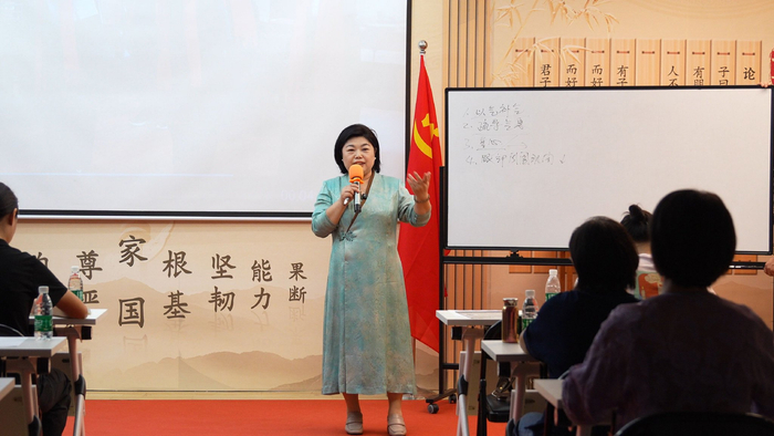 图1  孔祥平围绕优秀传统文化与中式情志管理体系进行专题分享