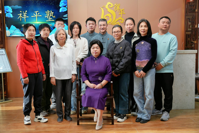 图7  往期活动资料图：与会人员合影留念，记录传统文化走进大众生活的交流时刻