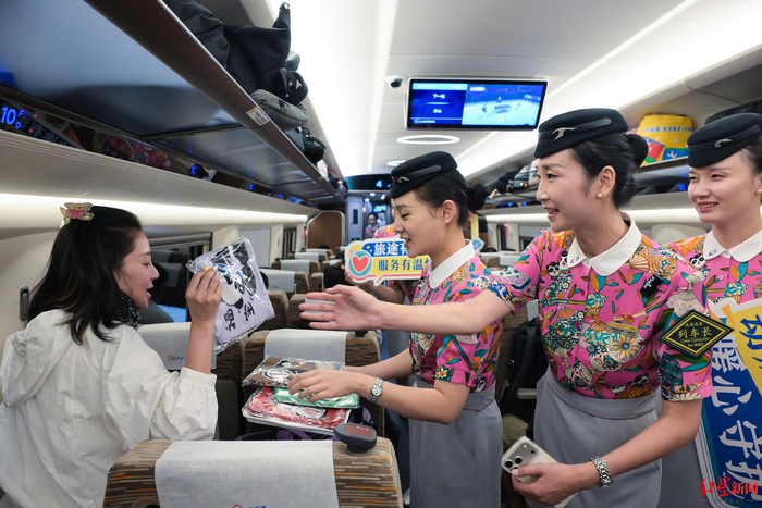 ▲7月1日，蓉港高铁迎来通车三周年。图据铁路成都客运段
