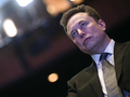 SpaceX要造比iPhone更薄的AI手机？马斯克回应