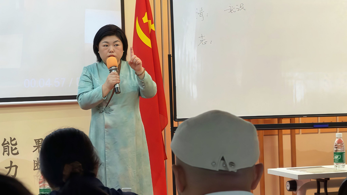 图3  孔祥平现场讲解中式情志管理体系的主要内容