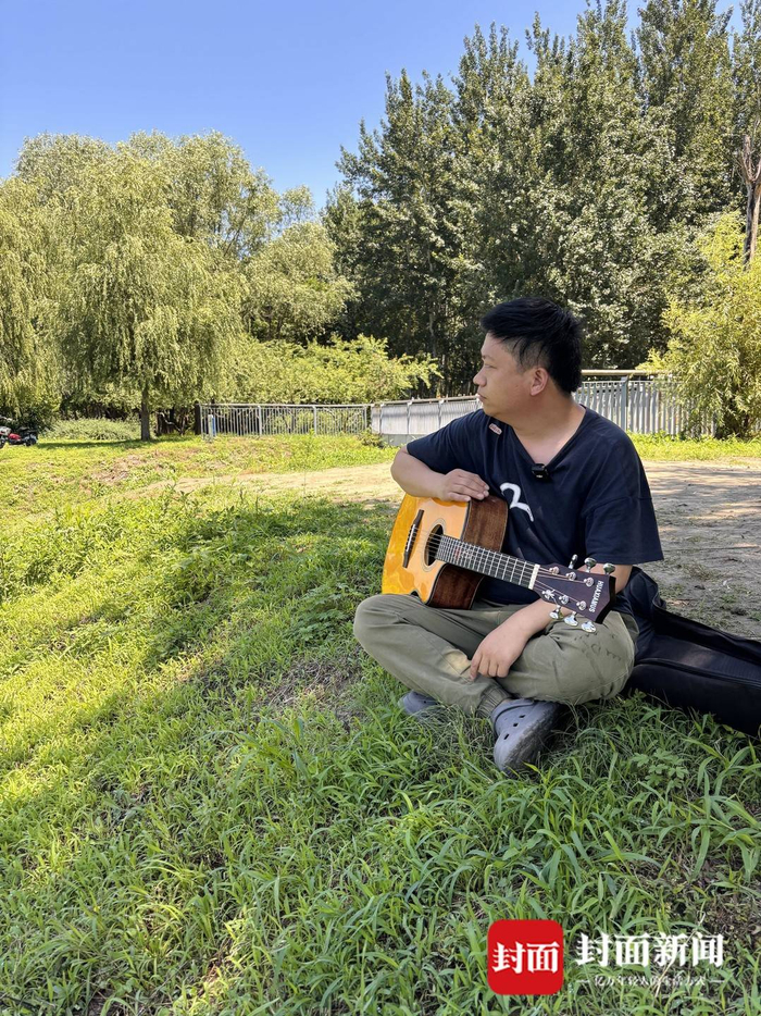 小海在温榆河边（封面新闻记者张杰拍摄）