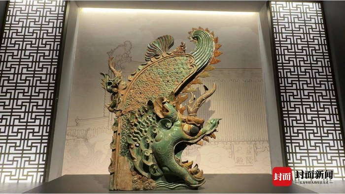 重阳殿琉璃西鸱吻摄影 李雨心