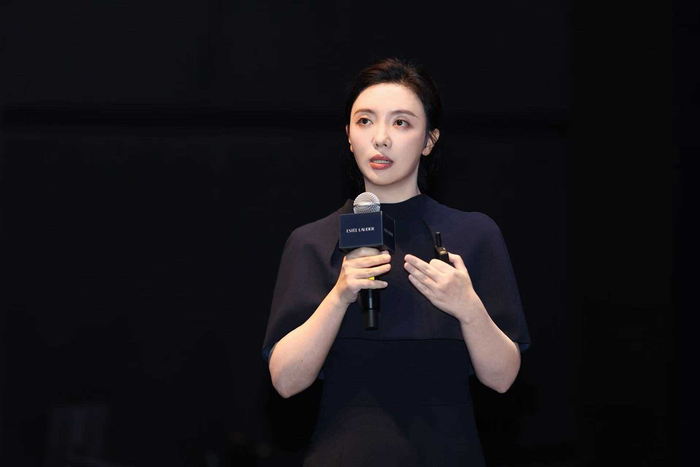 图注：中国非公立医疗机构协会皮肤专业委员会秘书长吉喆主任