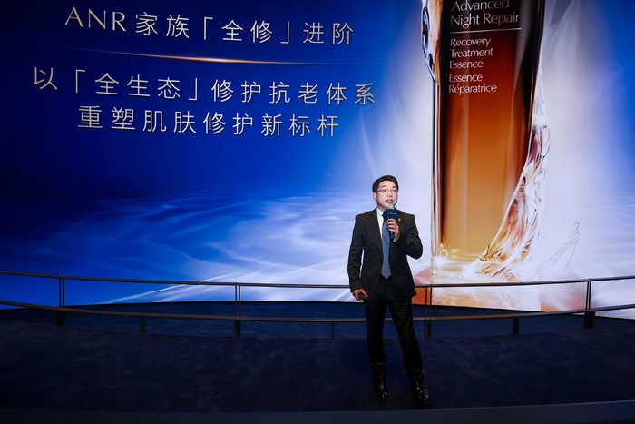 图注：雅诗兰黛集团中国创新研发中心先进技术部门副总裁曹健博士