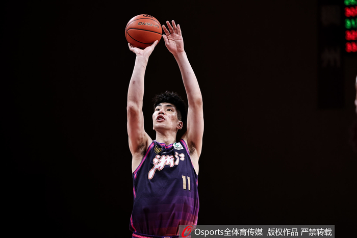 媒体人：余嘉豪下赛季将回归CBA继续效力浙江稠州男篮