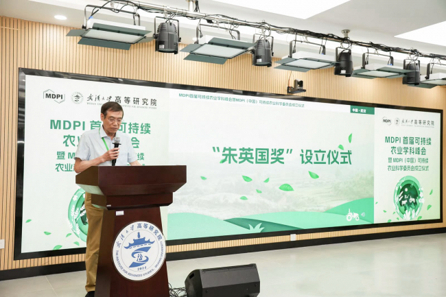 图为中国科学院院士朱玉贤