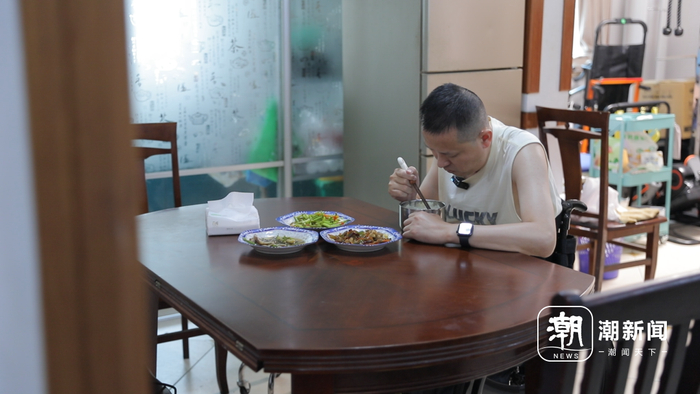 童炼杰可以使用小孩子用的练习筷