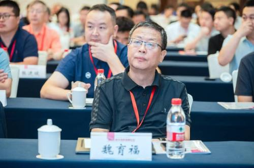 ▲千江高新领导魏育福参会聆听行业分享会