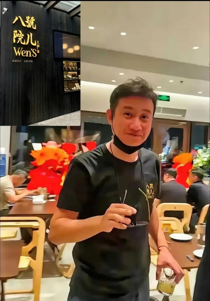 图为文章在面馆招待客人 图源：网络