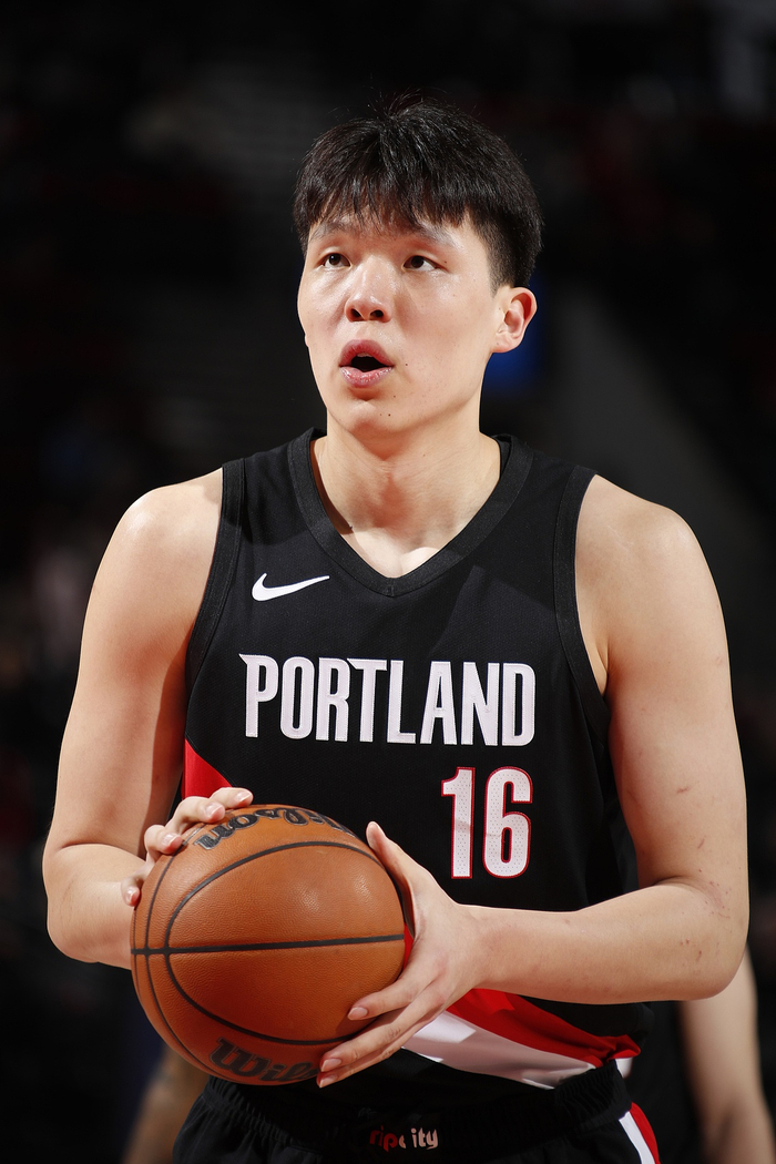 中方经纪人：杨瀚森在NBA首个赛季挑战很大 我们对新赛季充满信心