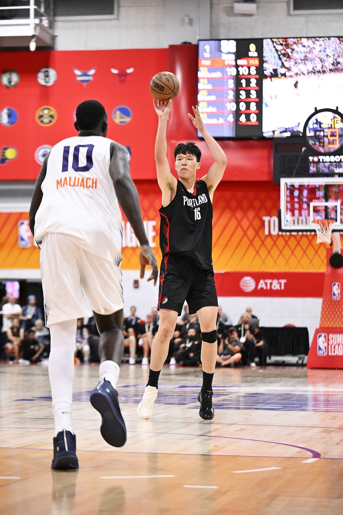 拓媒：想看看杨瀚森面对NBA内线如何得分 夏联打马卢阿奇表现较差