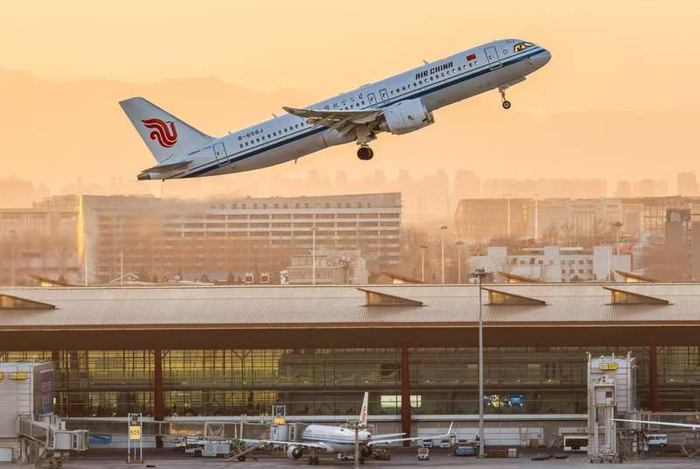 国航C919飞机从首都国际机场起飞。资料图/新京报记者 陶冉 摄