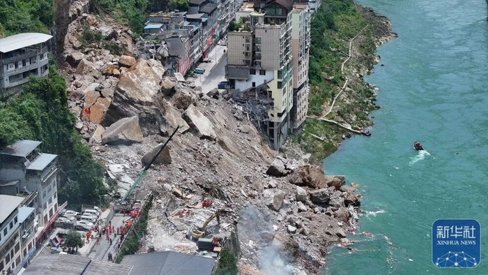 这是7月17日拍摄的重庆彭水山体垮塌现场（无人机照片）。图源：新华社